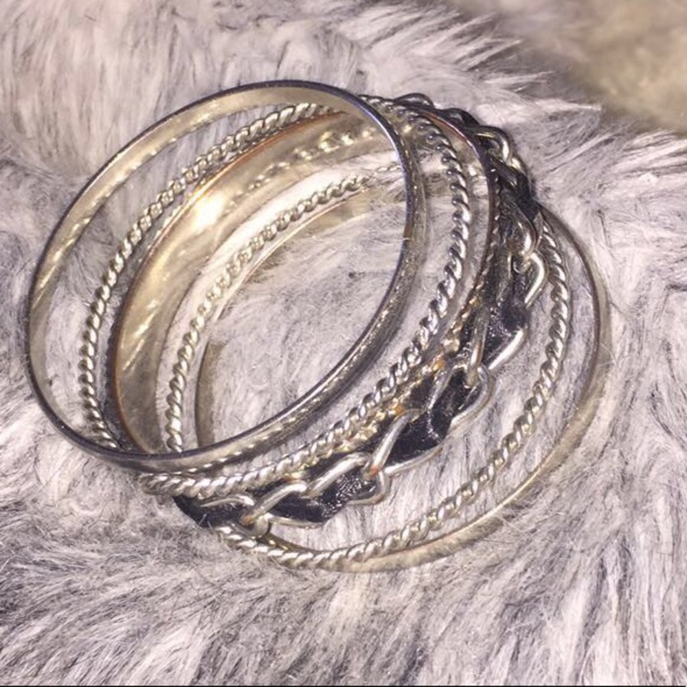 Set of bangles🖤🖤🖤